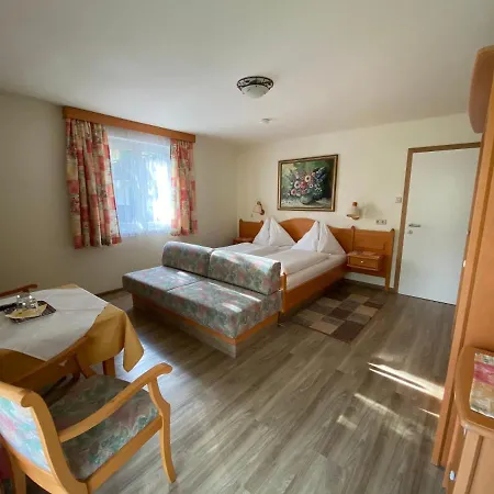 Steinbacher Vendégház 3*